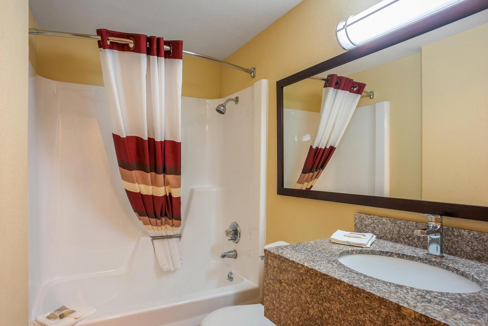 Red Roof Inn Дес Мойнс Екстериор снимка